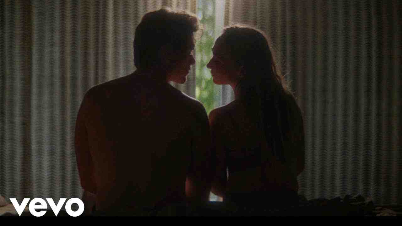 You're Getting To Me Lyrics - Neil Diamond | UnlimitedGeet