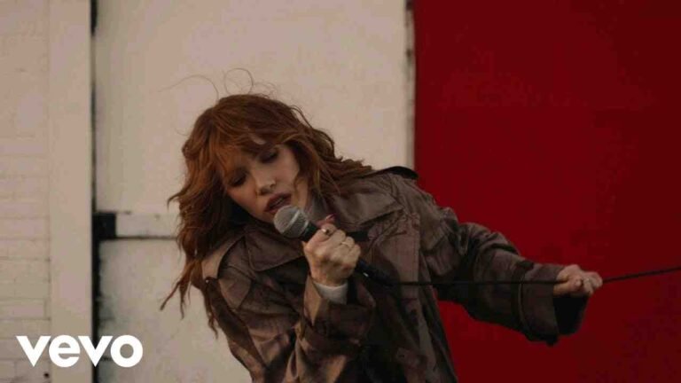 Carly Rae Jepsen - On Wires Lyrics - The whole world is on