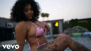 Girls That Like Girls Lyrics - Philthy Rich & Heaven Marina