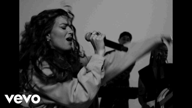 Hurts So Good Lyrics - Tori Kelly - Oh when it hurts so good